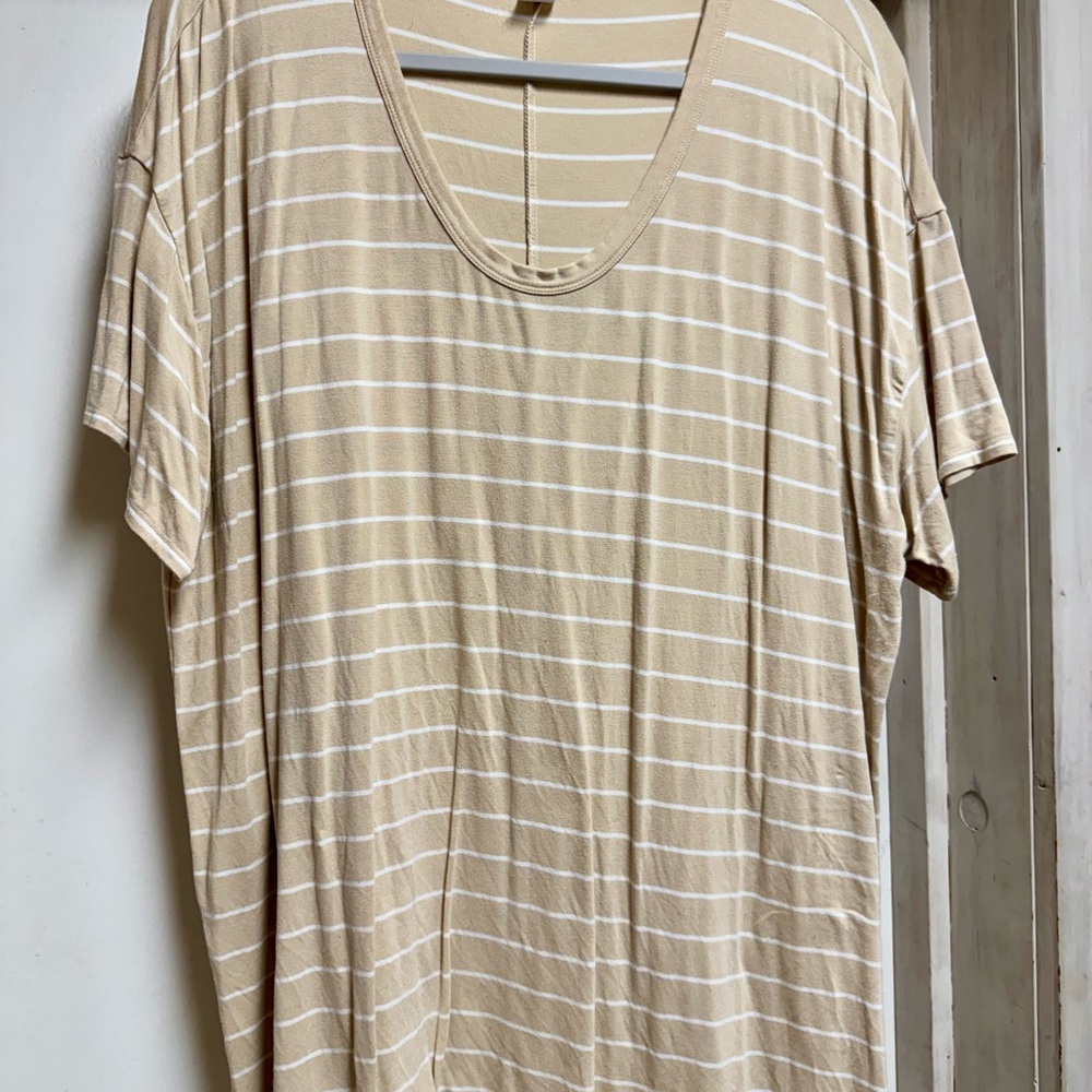 Old Navy Luxe Tan and White Tunic Short Sleeve Tee
